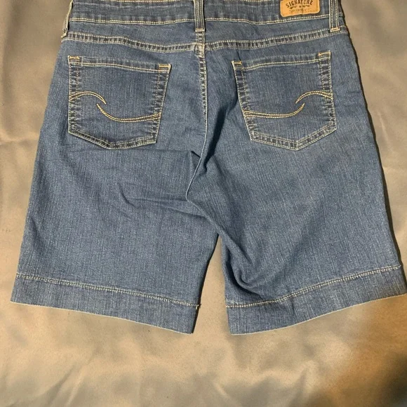 Levi Signature denim shorts - Picture 2 of 3